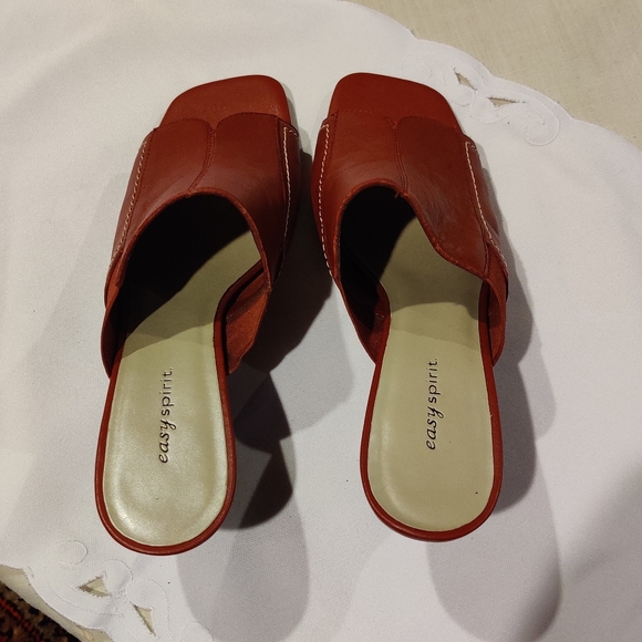 Red 8.5w Easy Spirit Heels - Picture 4 of 5